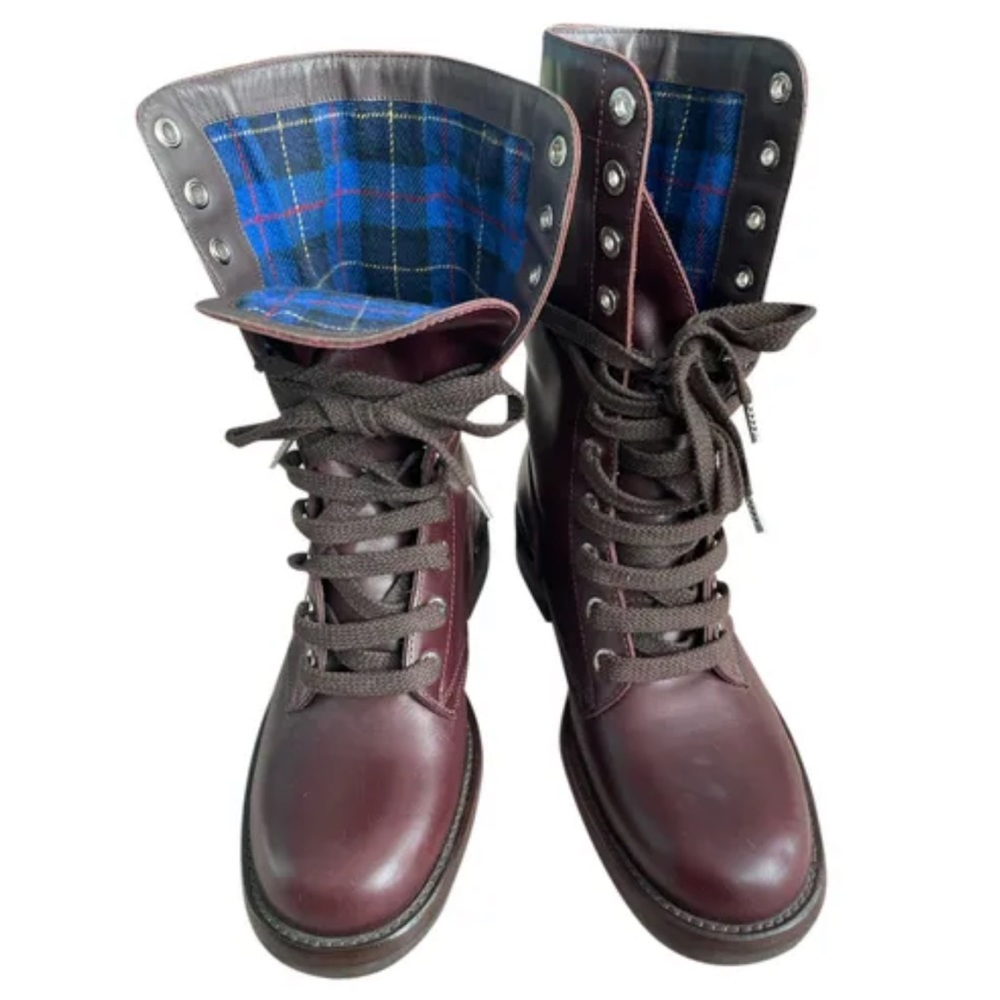 👢Authentic CHANEL Leather Laced Up Boots!